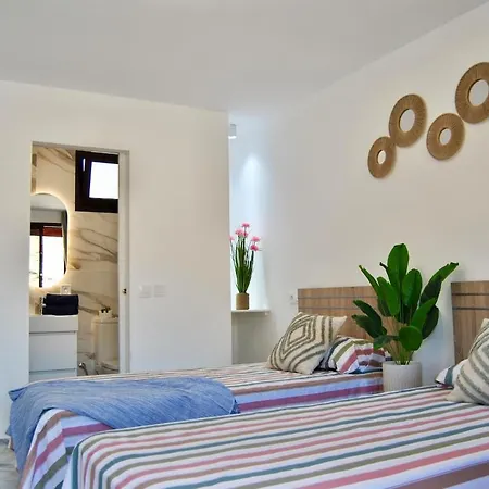 Villa Puerto Rico In Front Of The Shopping Center With Private Heated Saltwater Jacuzzi Pool & Arcade Games Villa Puerto Rico (Gran Canaria)