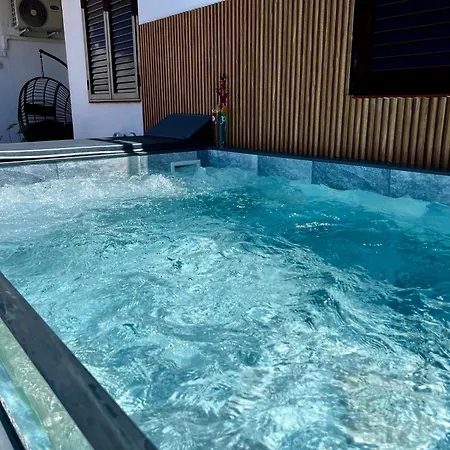 Villa Puerto Rico In Front Of The Shopping Center With Private Heated Saltwater Jacuzzi Pool & Arcade Games *